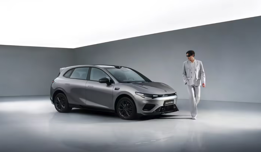 零跑Lafa5 Ultra正式亮相 4月上市 搭载双旗舰芯片+专属运动套件